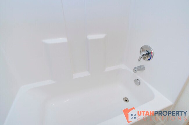 Building Photo - 8172 Broken Spoke Ln