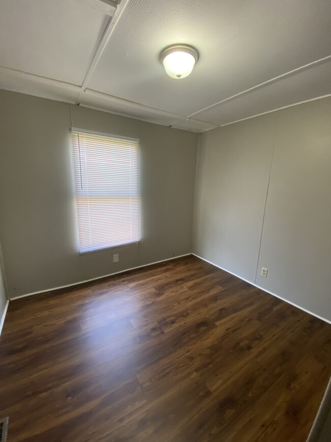 Building Photo - South Dixie Highway Trailer Park