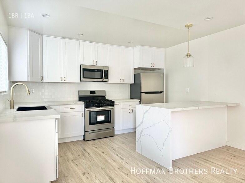 Building Photo - 626 E Arbor Vitae St