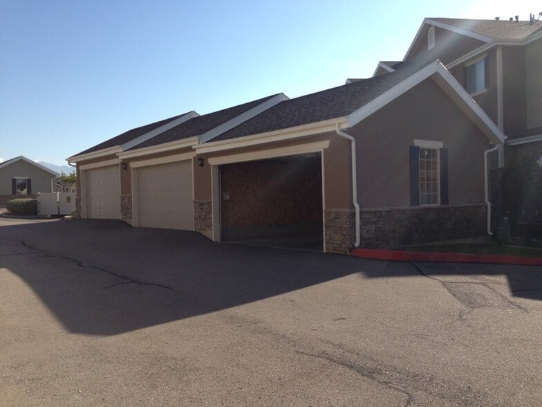 Building Photo - 179 W Springview Dr