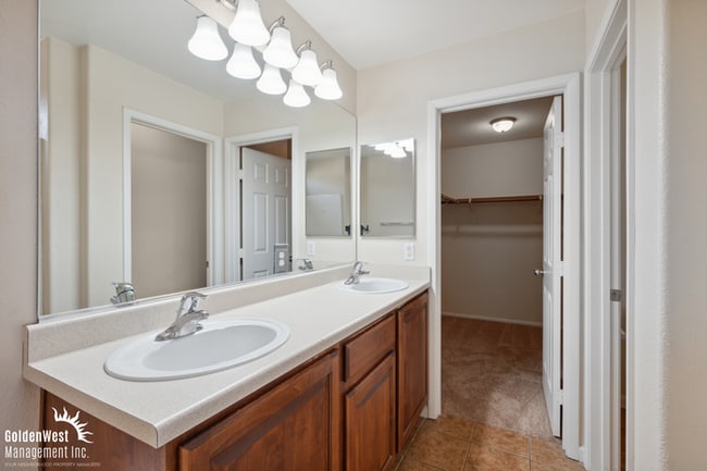 Building Photo - Charming Two-Story 3Bdm 2.5Ba Home in North Las Vegas!