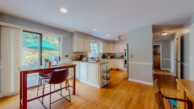 Building Photo - Beautiful Colonial Cape with Fireplace, De...