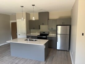 Building Photo - Midvilla Apartments