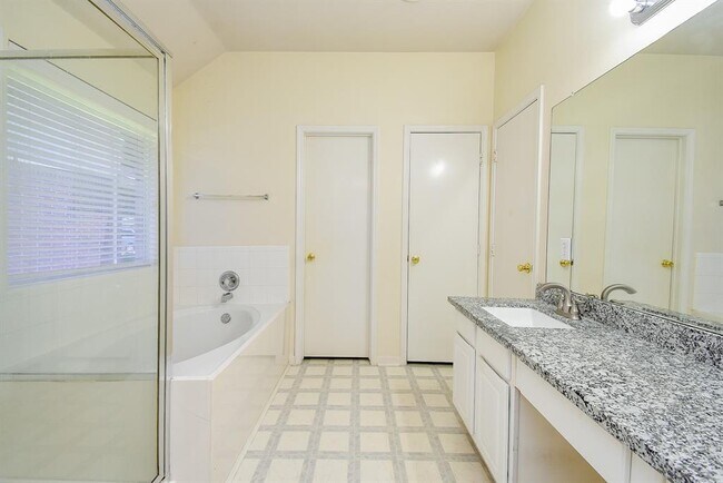 Building Photo - 11703 Pedernales Falls Ln
