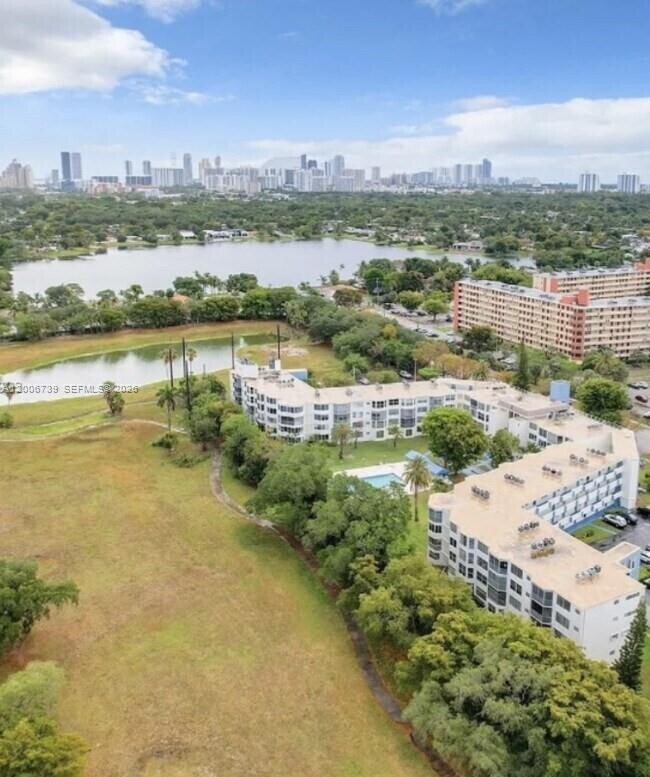 Building Photo - 1701 NE 191st St