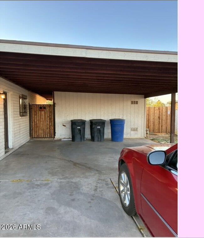 Building Photo - 899 E Erie St