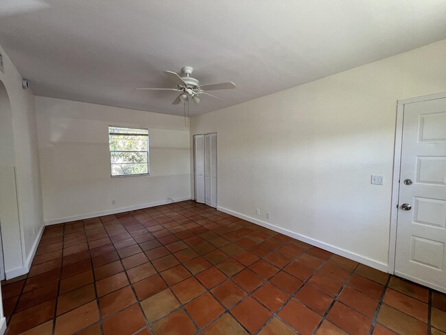 Building Photo - 323 Almeria Rd