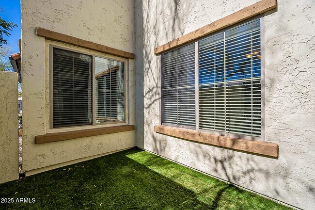 Building Photo - 2153 W Barwick Dr