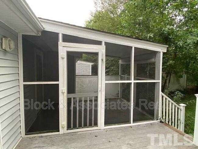 Building Photo - 3612 Pine Knoll Dr