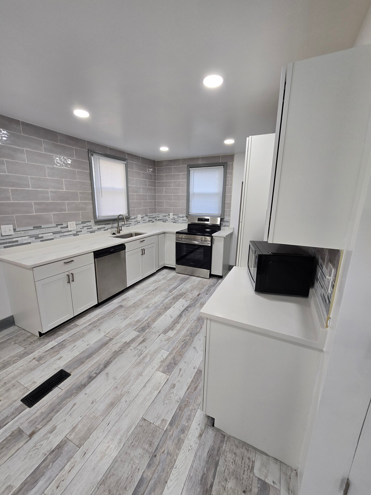 Building Photo - 1056 Geers Ave