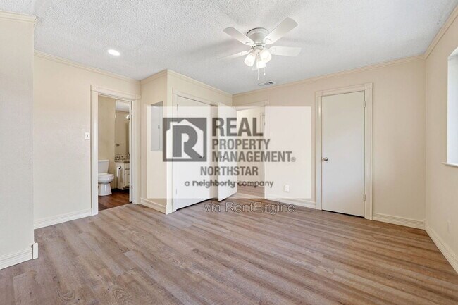 Building Photo - 902 Arrowhead Dr