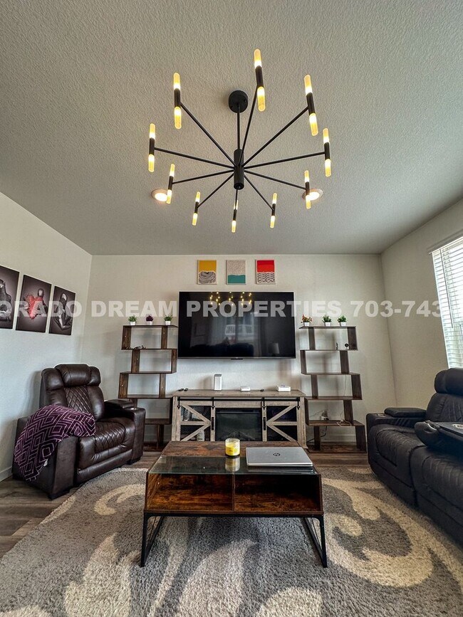 Building Photo - Luxurious fully-furnished home in Dove Vil...