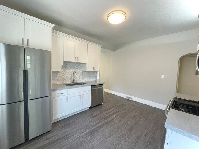 Building Photo - 2 Bed 2 Bath Provo House