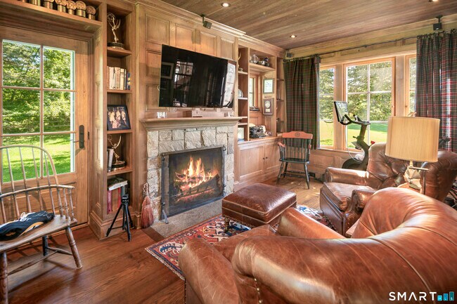 Building Photo - 198 Hemlock Hill Rd