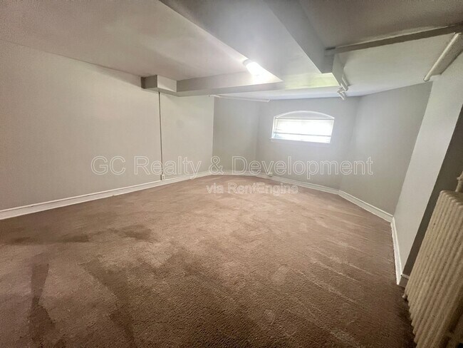 Building Photo - 5410 W Berteau Ave