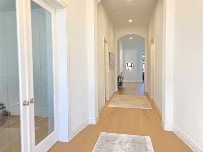 Building Photo - 22045 Gateway Arch Dr