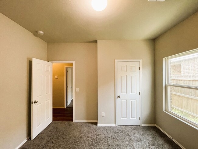 Building Photo - 10012 Wimbledon Ct