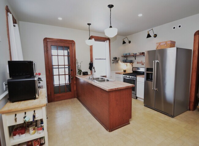 Building Photo - 2626 Union St