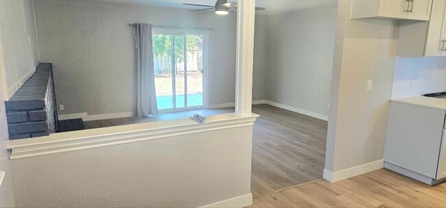 Building Photo - Stylish, Spacious & Super Inviting!