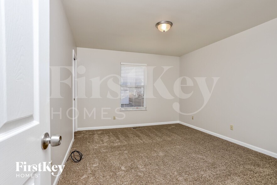 Building Photo - 70 Fawn Oaks Dr