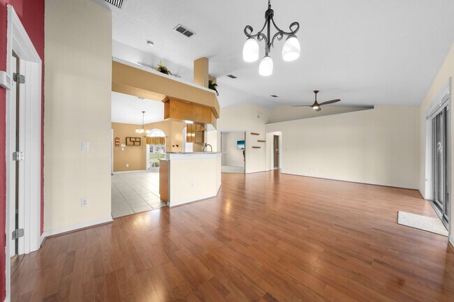 Building Photo - Charming 3 Bedroom 2 Bath Home - Sawgrass ...