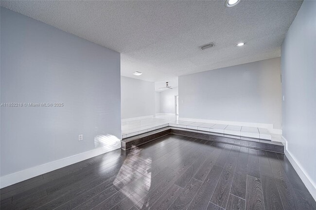 Building Photo - 621 SW 99th Pl