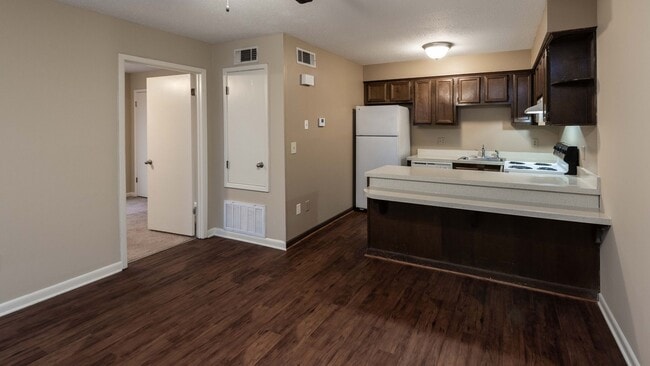 Building Photo - 116 N 32nd Ave