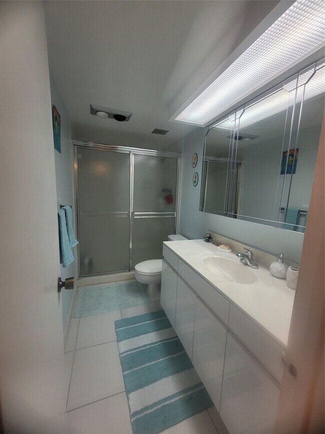 Building Photo - 1985 S Ocean Dr