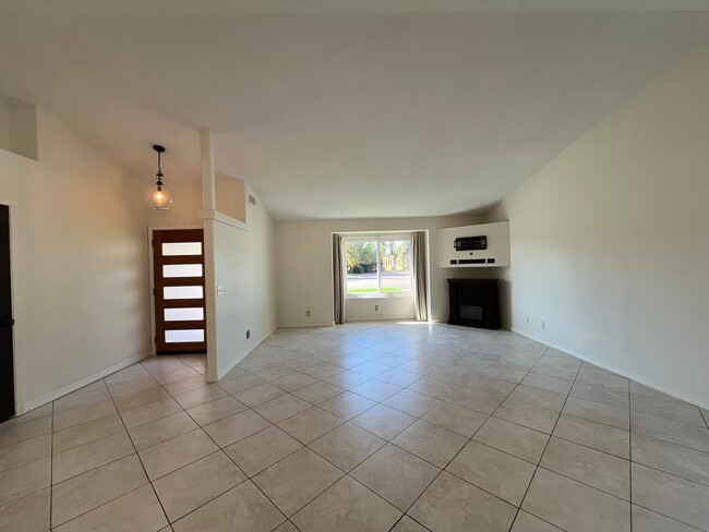 Building Photo - 946 St Ann Dr