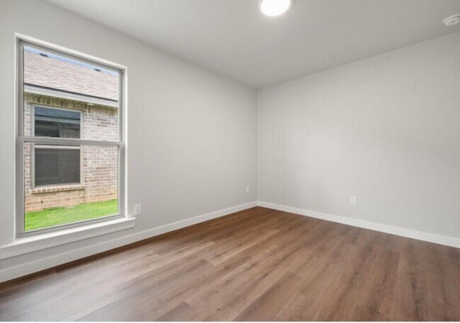 Building Photo - Fabulous and New! 3/2/2