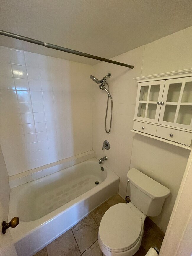 Building Photo - 1 Bed 1 Bath 1 Parking Gorgeous Views 33rd Floor in Honolulu Park Place!!!