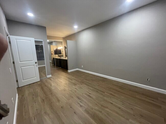 master bedroom - 4039 Carmel View Rd