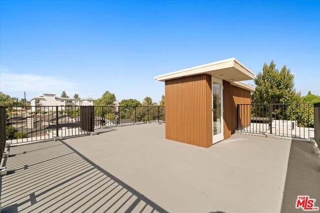 Building Photo - 15211 Morrison St