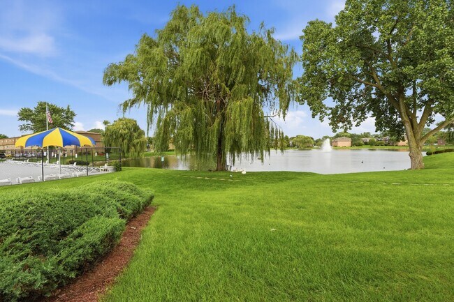 Building Photo - 9388 Bay Colony Dr