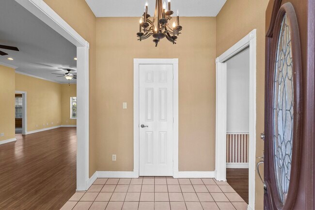 Building Photo - 616 Westwood Cir