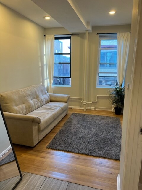 Building Photo - 214 Hanover St