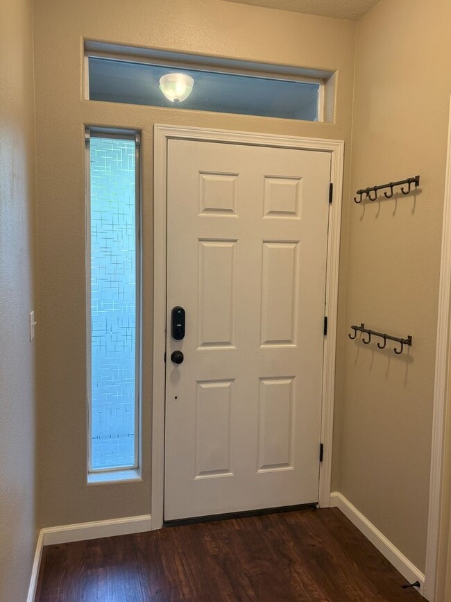 Building Photo - Beautiful 2 Story home in the Desirable Oa...