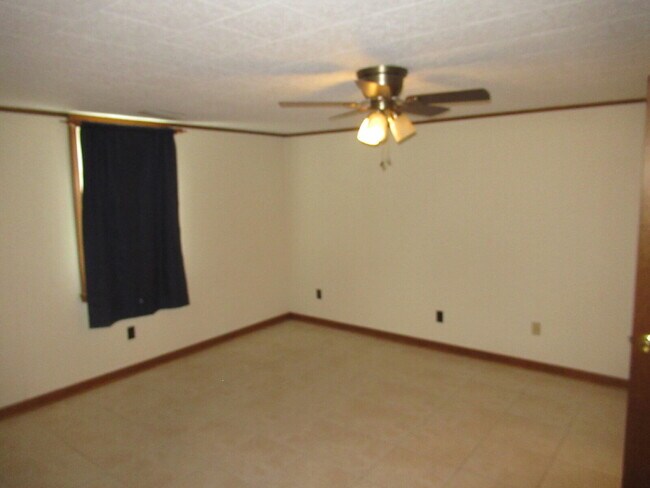 Building Photo - Brick Home located just outside of Hickory NC City Limits!