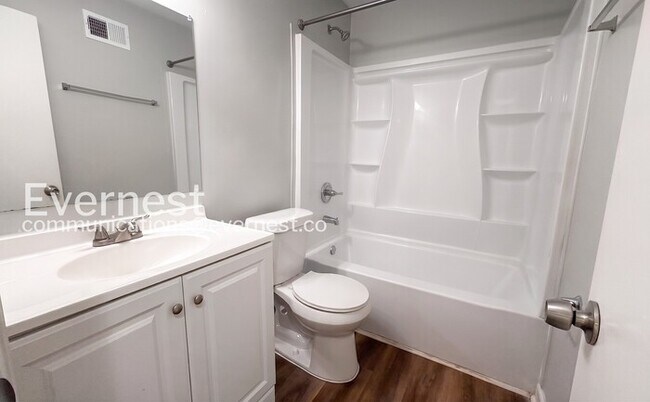 Building Photo - Welcome to a 3-Bed/2-Bath Charming Home with Fenced Yard/Available Now!