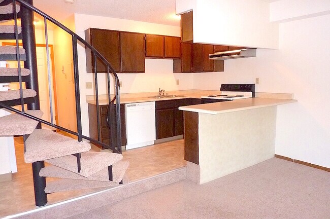 Building Photo - Deluxe Two Bedroom in South Anchorage On t...
