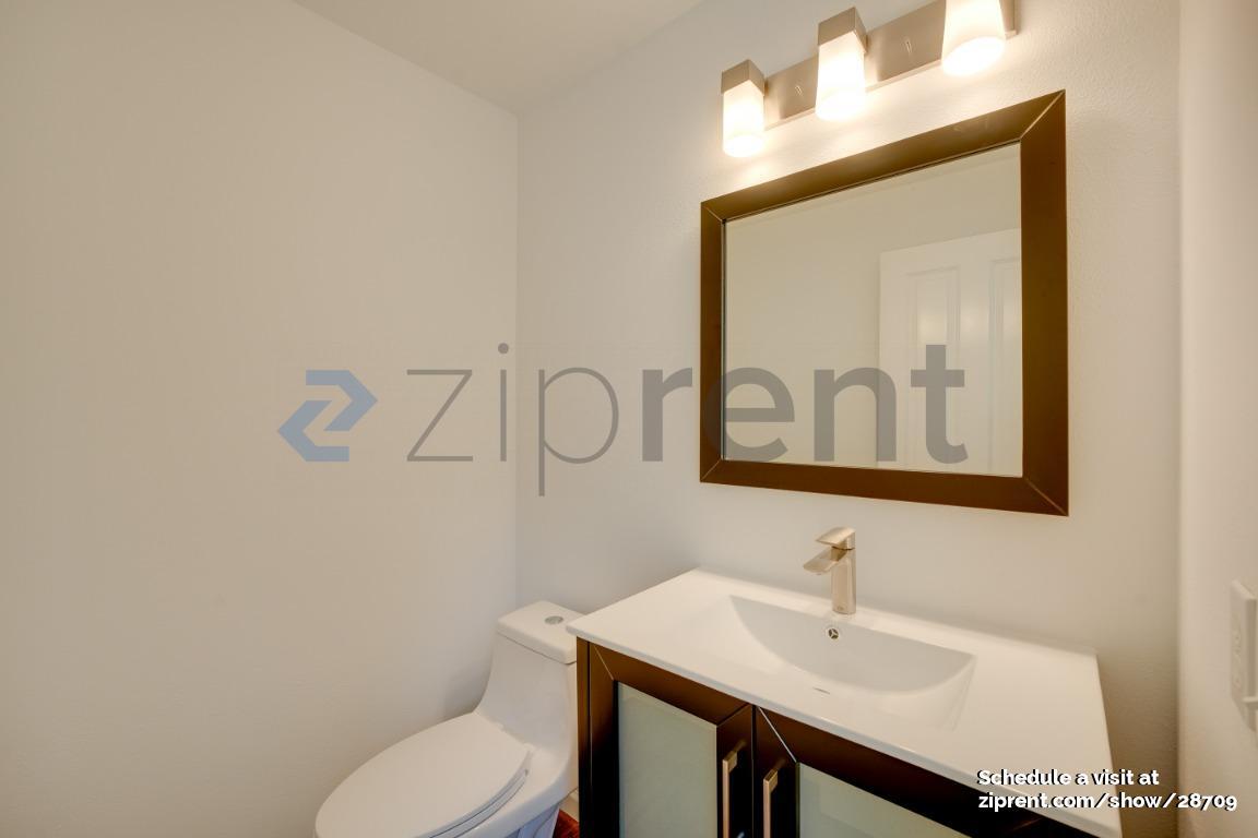 Building Photo - Unit A