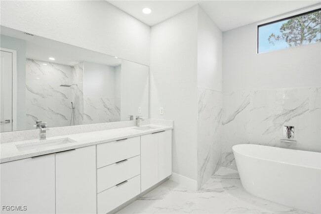 Building Photo - 872 Spaulding St E