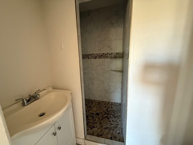 Building Photo - 105 S Magnolia St