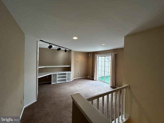 Building Photo - 1410 Stratford Ct