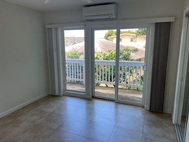 Building Photo - Private Duplex Home Across from Kahala Mall