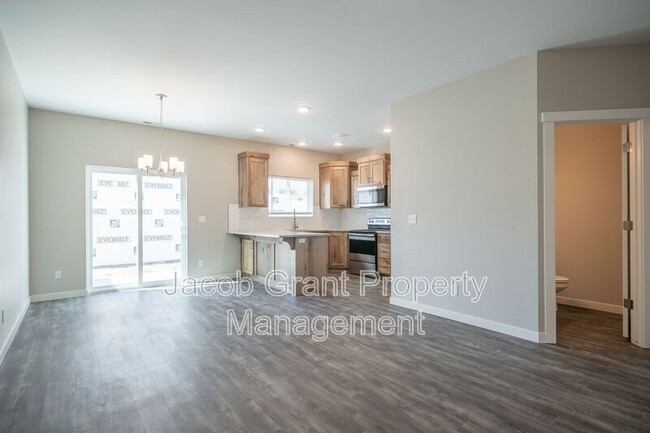 Building Photo - 1865 Jennie Lee Dr