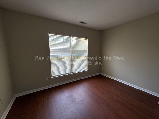 Building Photo - 3930 Fountain Village Cir