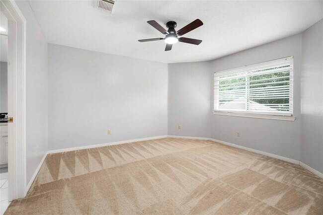 Building Photo - 15127 Greenleaf Ln