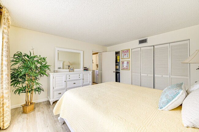 Building Photo - 432 Teryl Rd