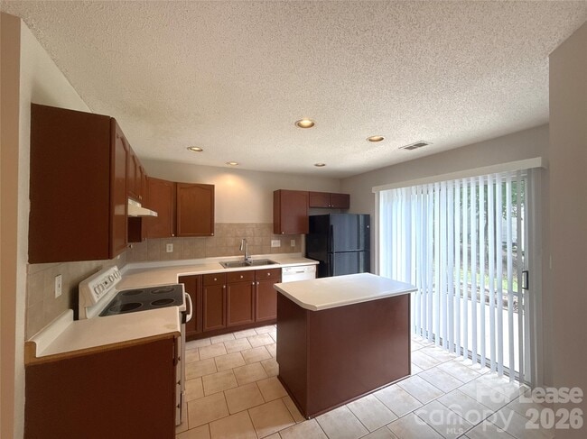 Building Photo - 747 Mountainwater Dr